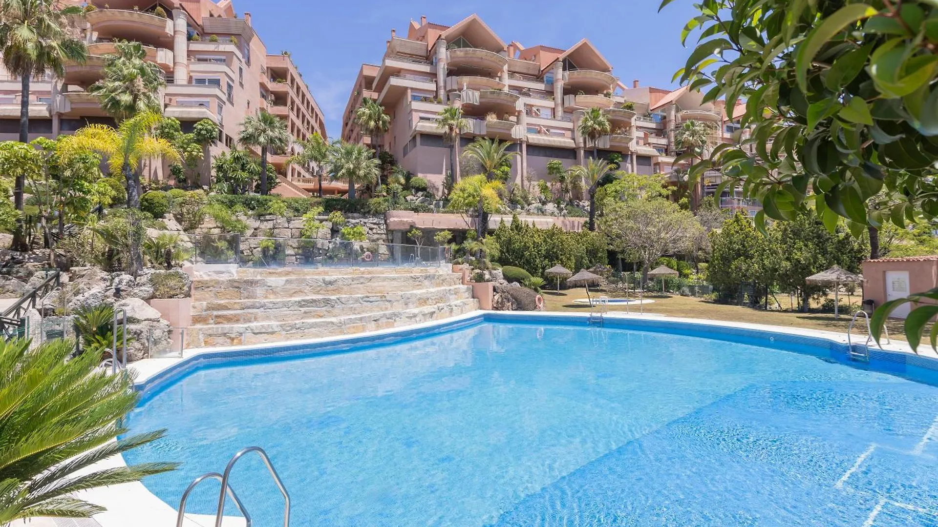 2 Bedroom Amazing Views Golf And Pool 마르베야
