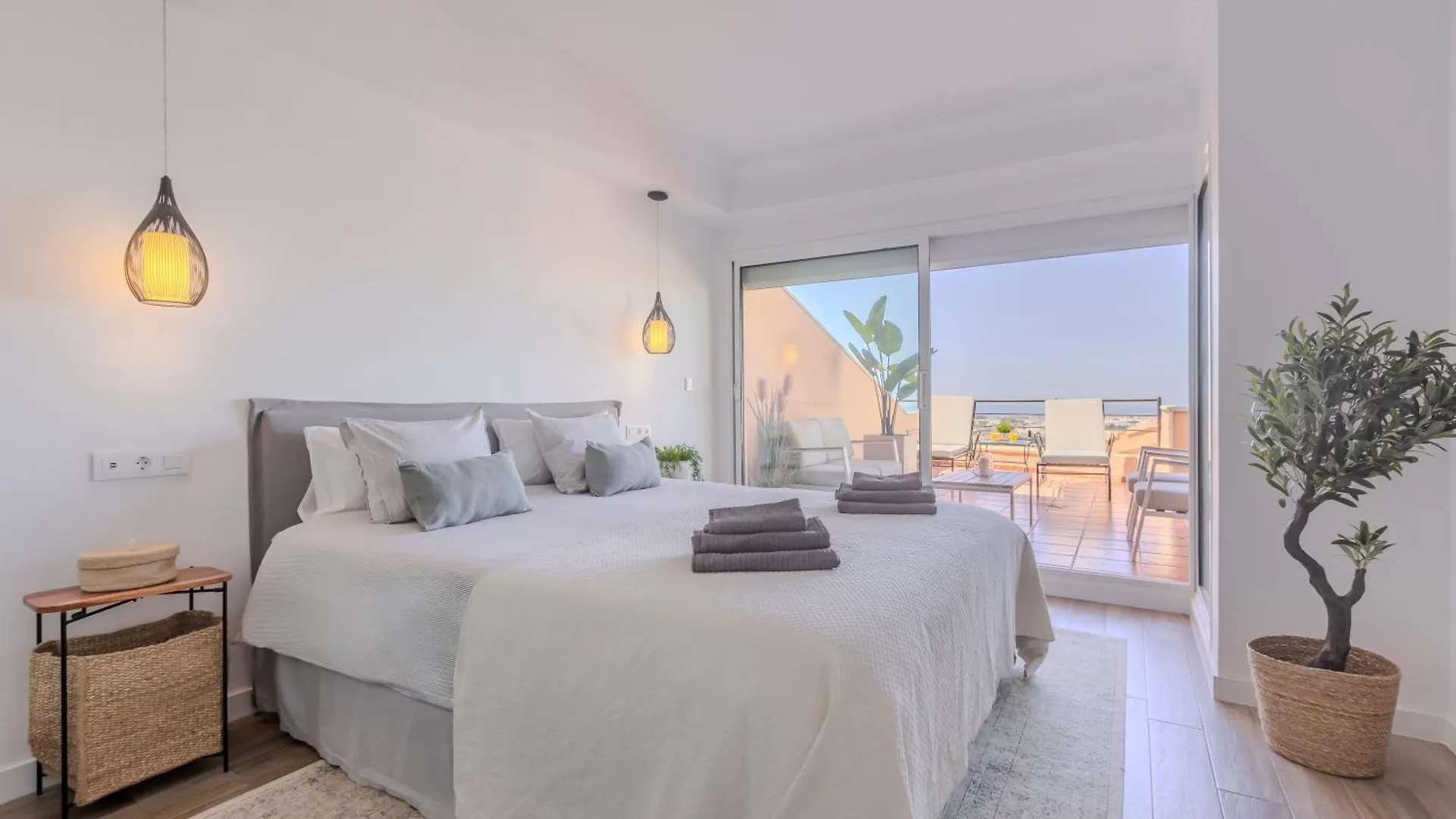 2 Bedroom Amazing Views Golf And Pool Marbella