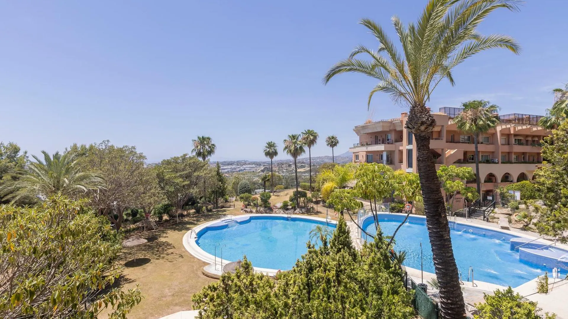 2 Bedroom Amazing Views Golf And Pool Marbella Appartamento